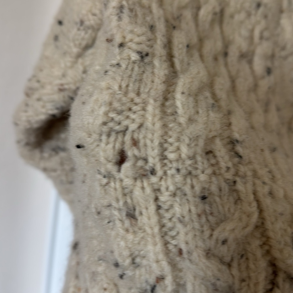 Celtic Country small thick cream cable knit sweater - Picture 10 of 10